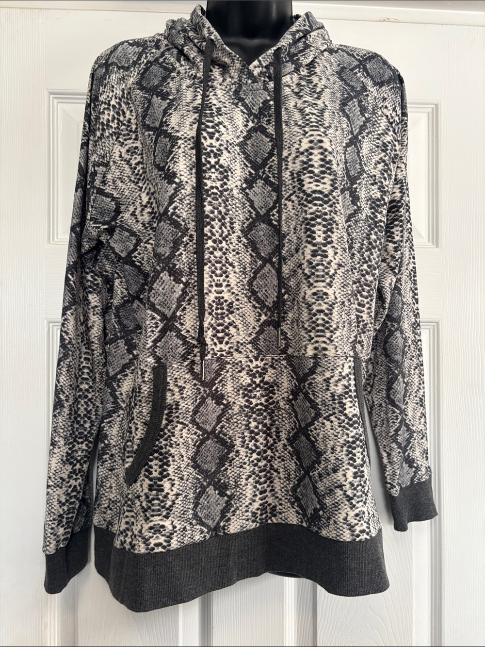 Lightweight hooded top